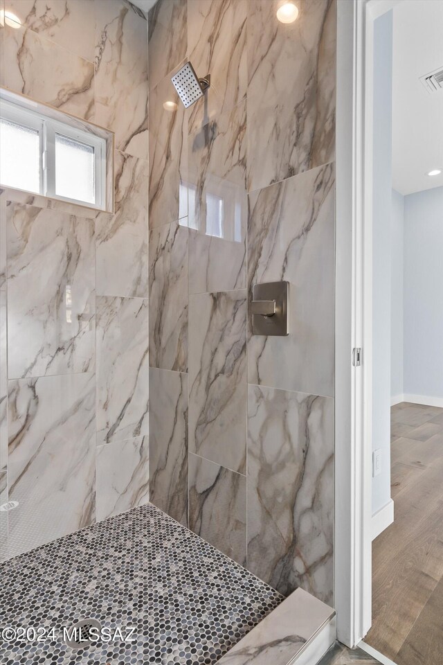 bathroom featuring tiled shower