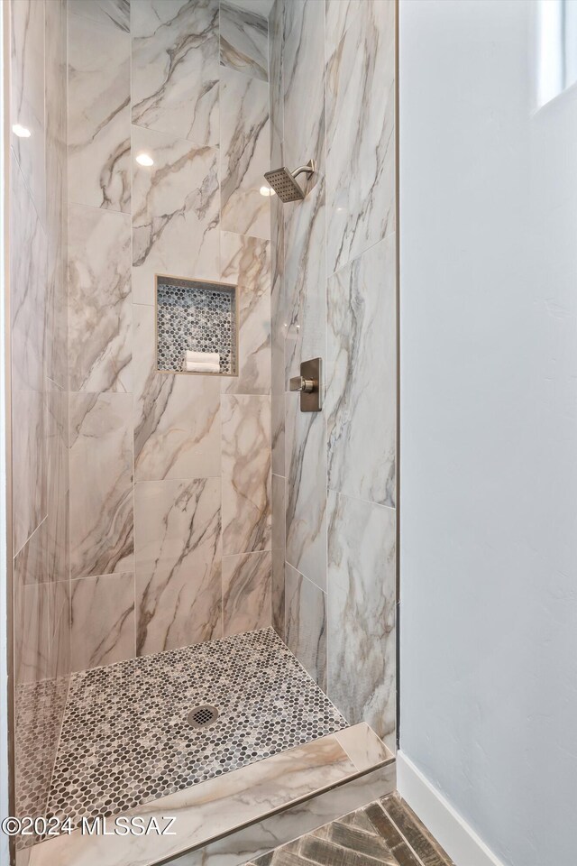 bathroom featuring a tile shower