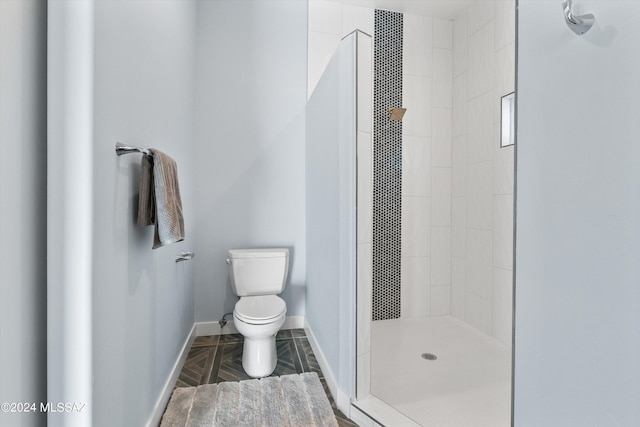 bathroom with toilet and tiled shower