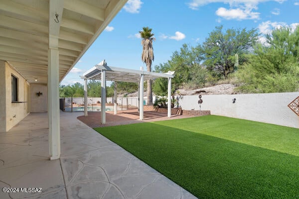 view of yard featuring a pergola and a patio area