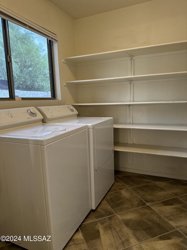 washroom featuring washing machine and clothes dryer