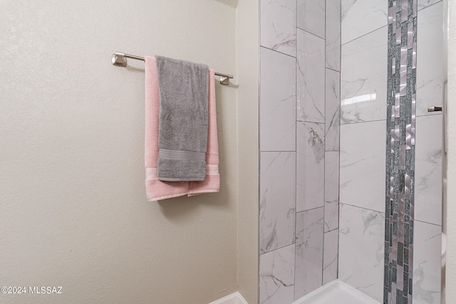 bathroom featuring tiled shower