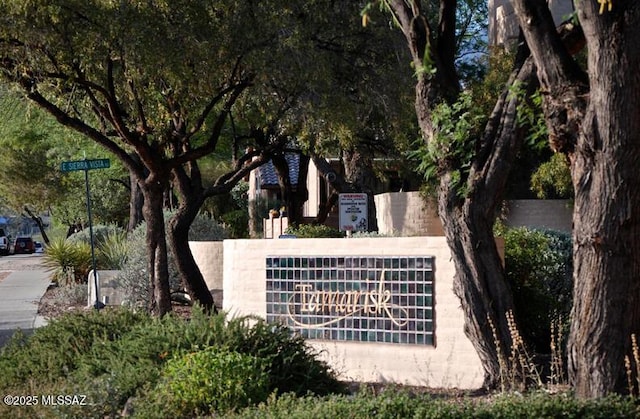 view of community / neighborhood sign