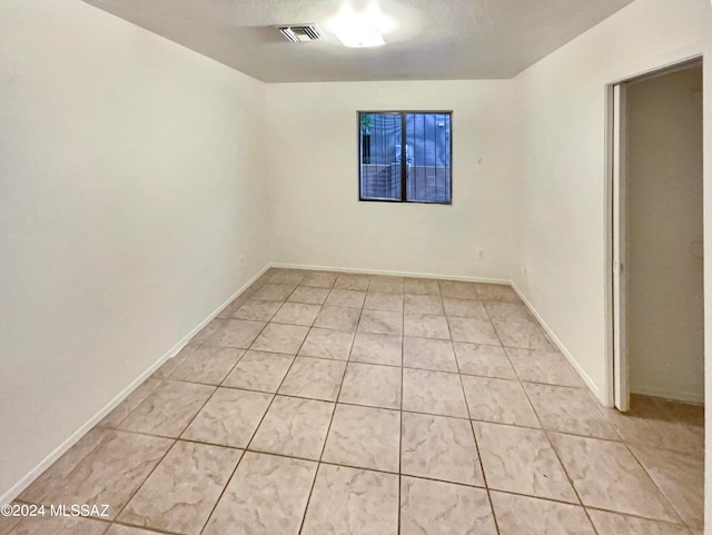 empty room featuring light tile patterned floors