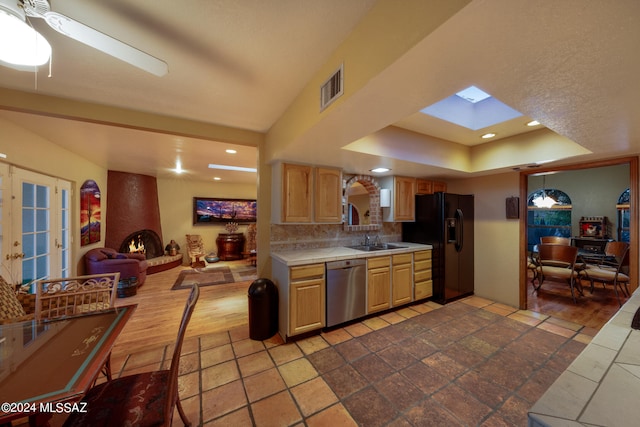 kitchen featuring ceiling fan, sink, hardwood / wood-style floors, and stainless steel dishwasher