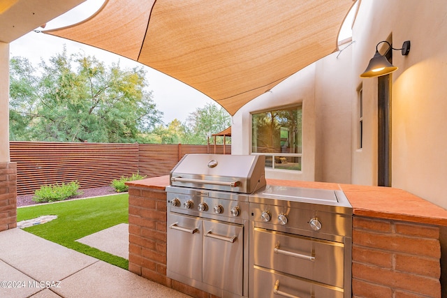 view of patio featuring an outdoor kitchen