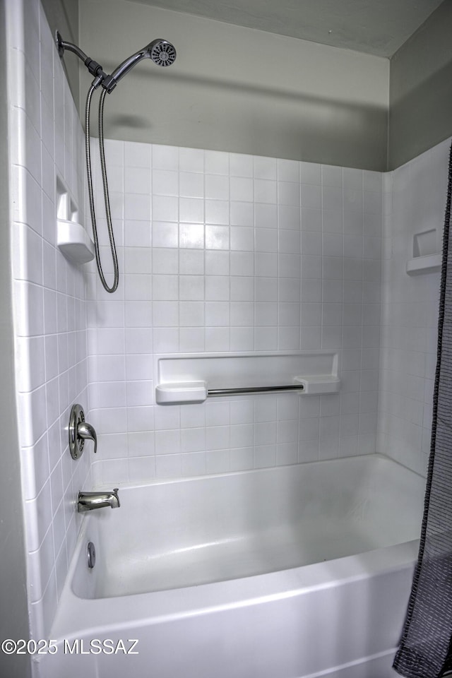 bathroom featuring shower / tub combo