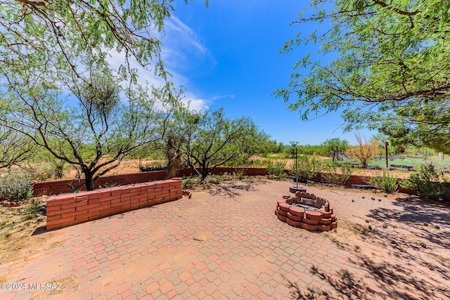 view of patio featuring a fire pit