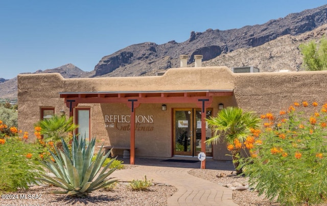 view of front of home featuring a mountain view