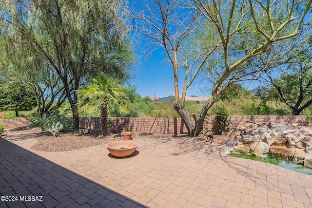 view of patio featuring an outdoor fire pit