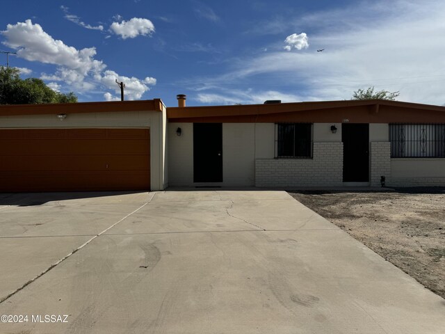 ranch-style home featuring a garage