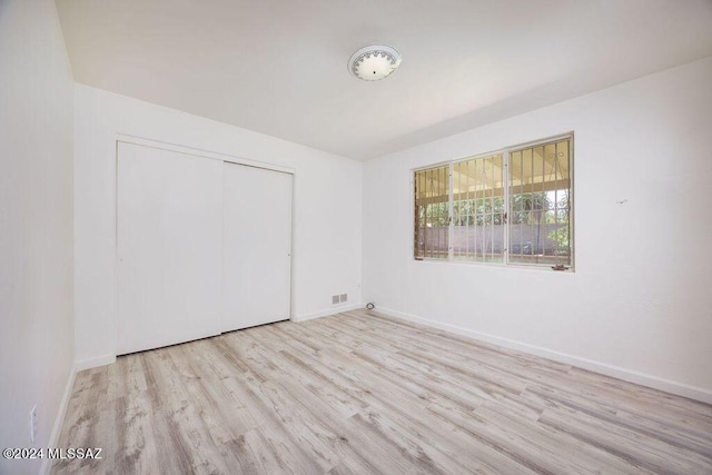 unfurnished room featuring light hardwood / wood-style floors