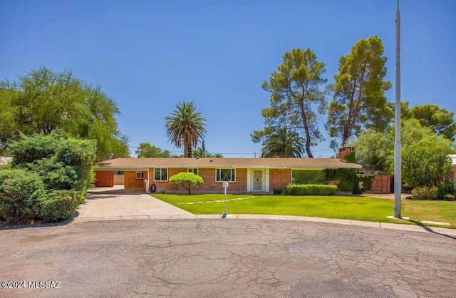 single story home with a front lawn