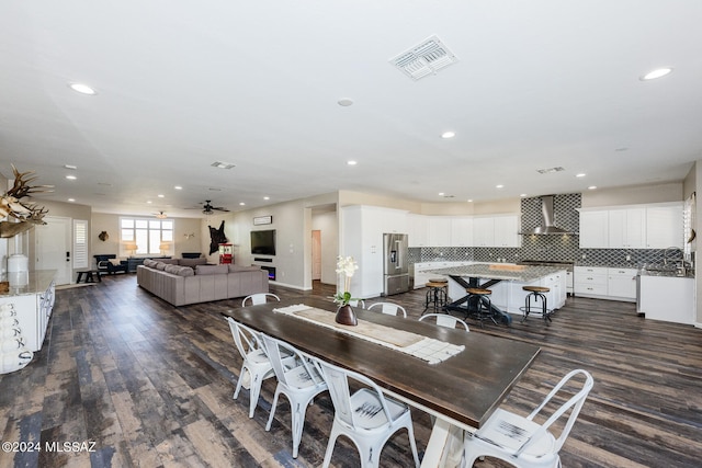 dining area featuring dark wood-type flooring and ceiling fan