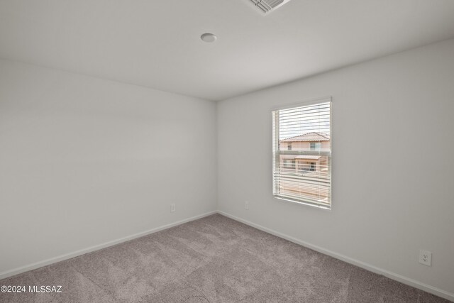 unfurnished room with carpet