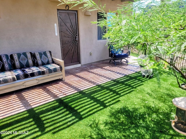 view of yard featuring a patio area