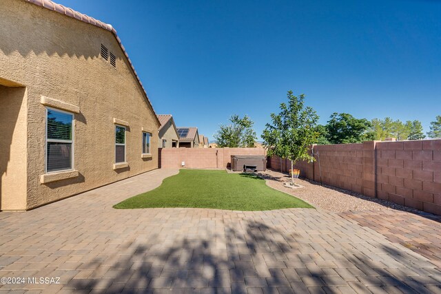 view of yard featuring a patio