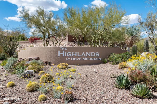 view of community / neighborhood sign