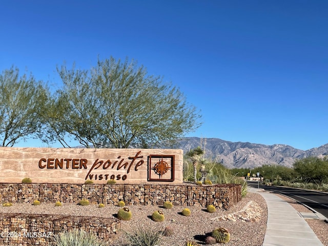 community / neighborhood sign featuring a mountain view