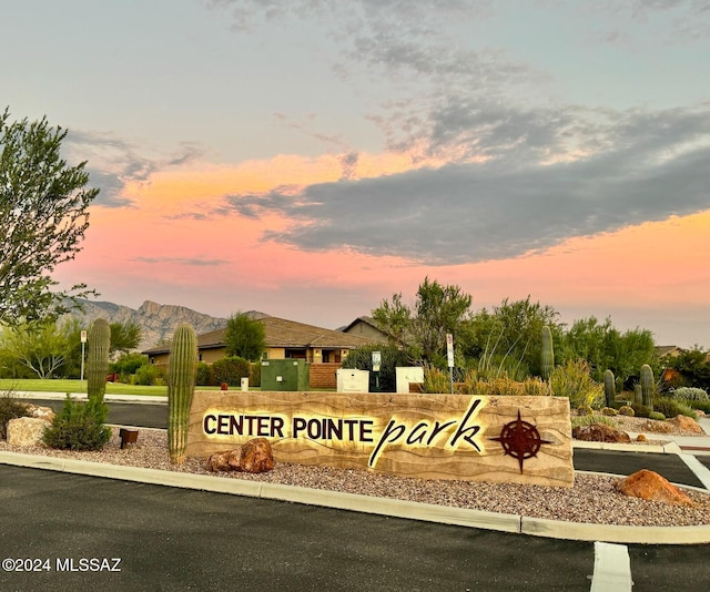 community / neighborhood sign featuring a mountain view