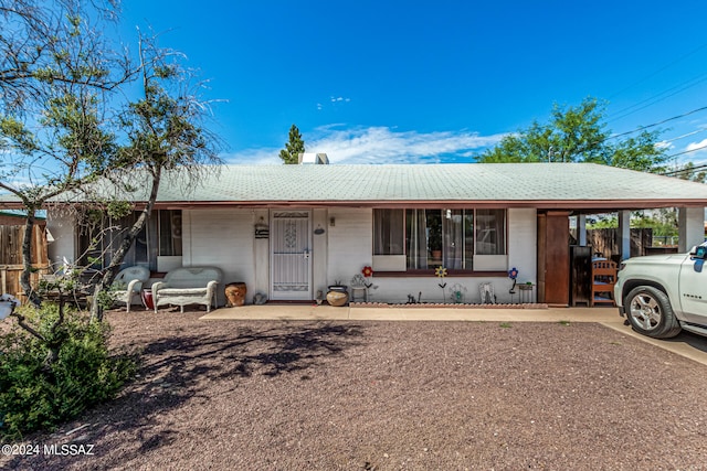 ranch-style house featuring a porch