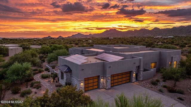 birds eye view of property featuring a mountain view