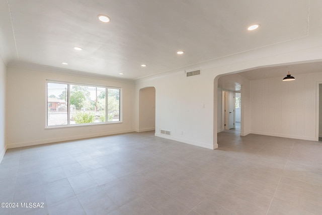 spare room with arched walkways, visible vents, and recessed lighting