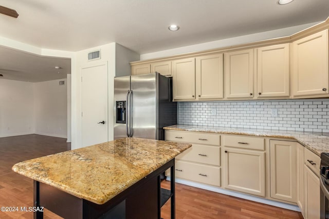 kitchen with recessed lighting, light wood-style flooring, a breakfast bar, stainless steel appliances, and visible vents