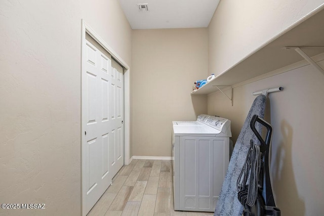 laundry room featuring laundry area, visible vents, baseboards, light wood-style flooring, and independent washer and dryer