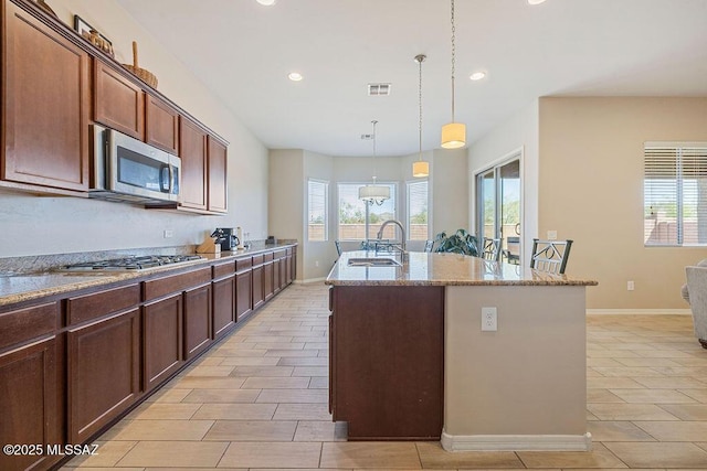 kitchen with visible vents, an island with sink, recessed lighting, a sink, and stainless steel appliances