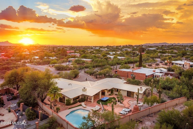 view of aerial view at dusk