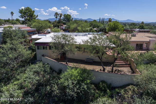 birds eye view of property featuring a mountain view