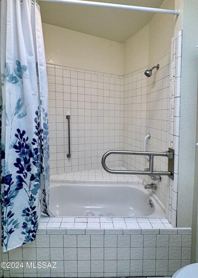 bathroom with shower / tub combo