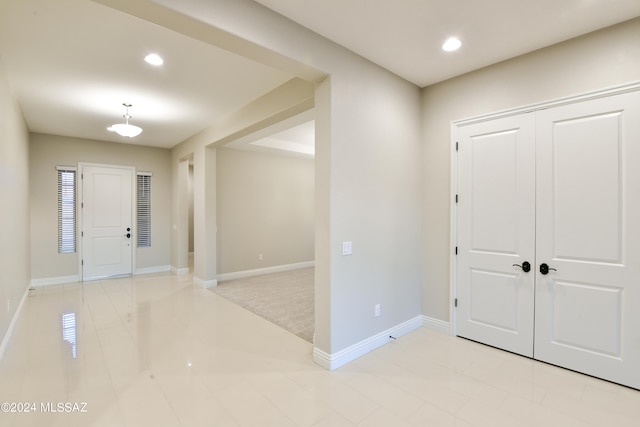 foyer entrance featuring recessed lighting and baseboards