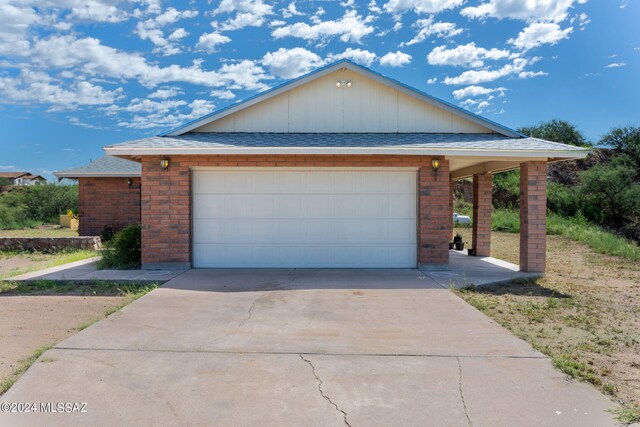 view of front facade with a garage