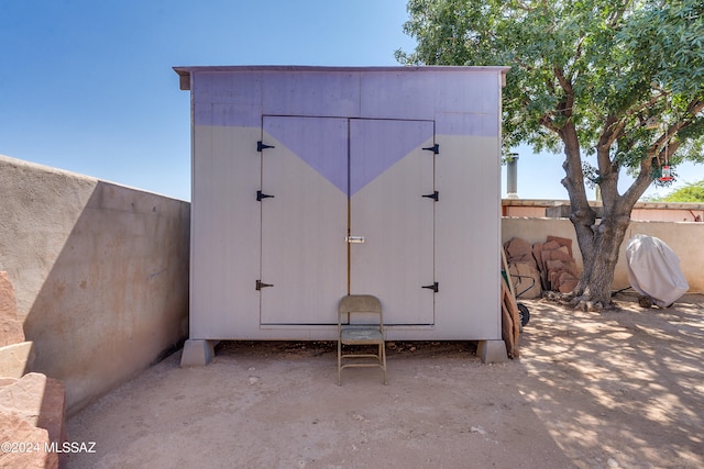 view of outbuilding