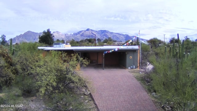 view of front facade with a mountain view and a carport