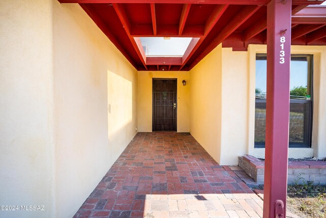 view of exterior entry featuring stucco siding