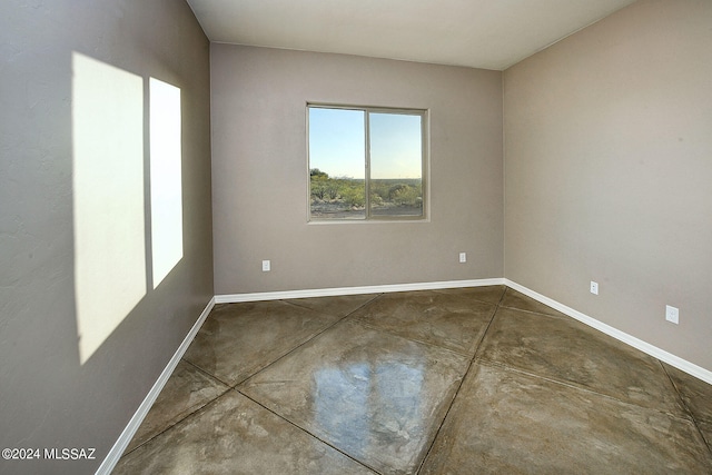 empty room featuring concrete flooring