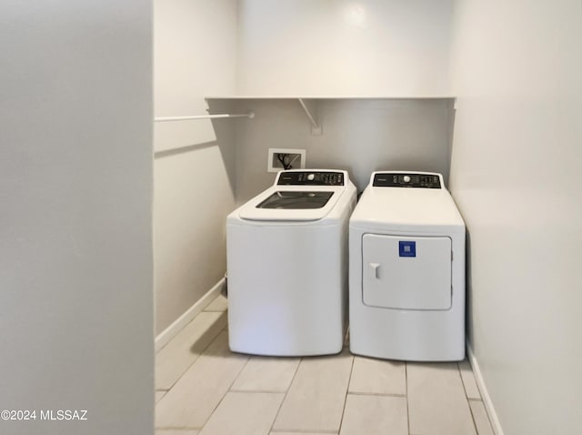 laundry area featuring laundry area, baseboards, and washing machine and clothes dryer