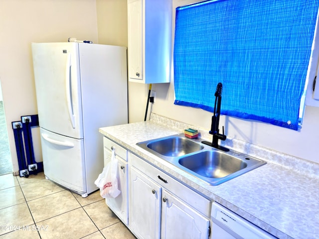 full bathroom with shower / tub combo with curtain, vanity, and toilet