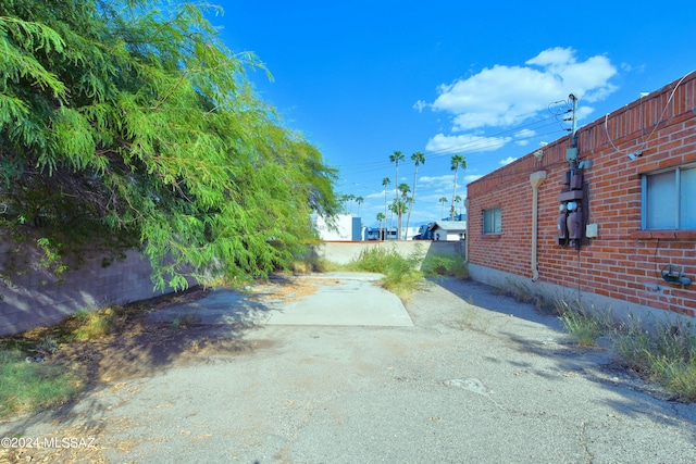 view of yard featuring cooling unit