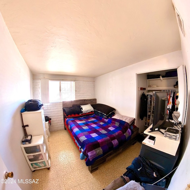 bedroom featuring a closet