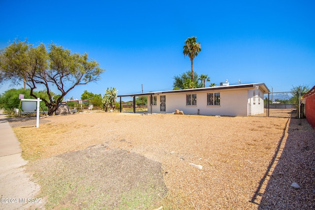 view of front of property