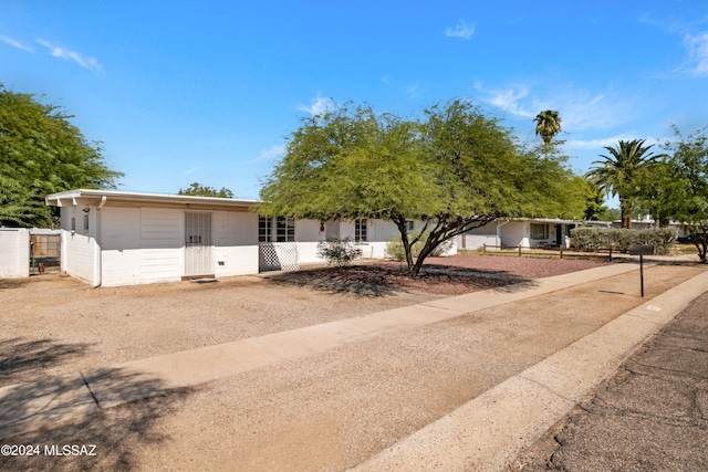 view of front of property