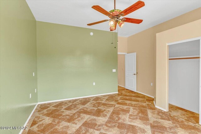 unfurnished bedroom featuring ceiling fan and a closet