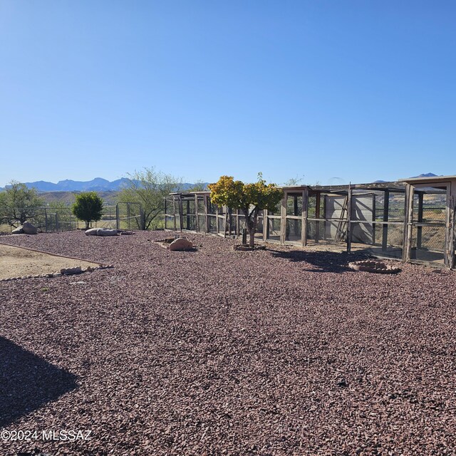 view of yard with an outdoor structure