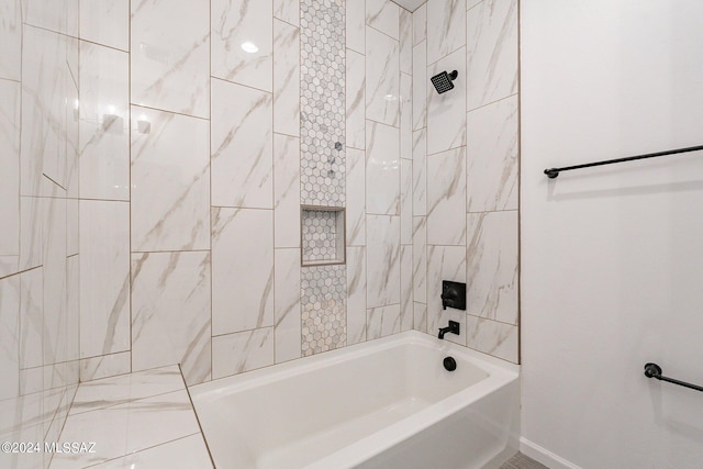 bathroom with tiled shower / bath