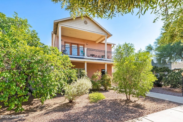 view of front of property featuring a balcony