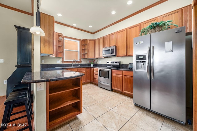 kitchen featuring pendant lighting, ornamental molding, stainless steel appliances, kitchen peninsula, and a breakfast bar area